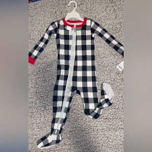 NWT CARTE’S  CHRISTMAS PIJAMA BOYS SIZE 2 T